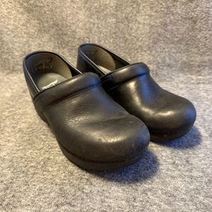 Dansko Shoes Clogs Women’s Size 36  Sleek Black Leather Shoes